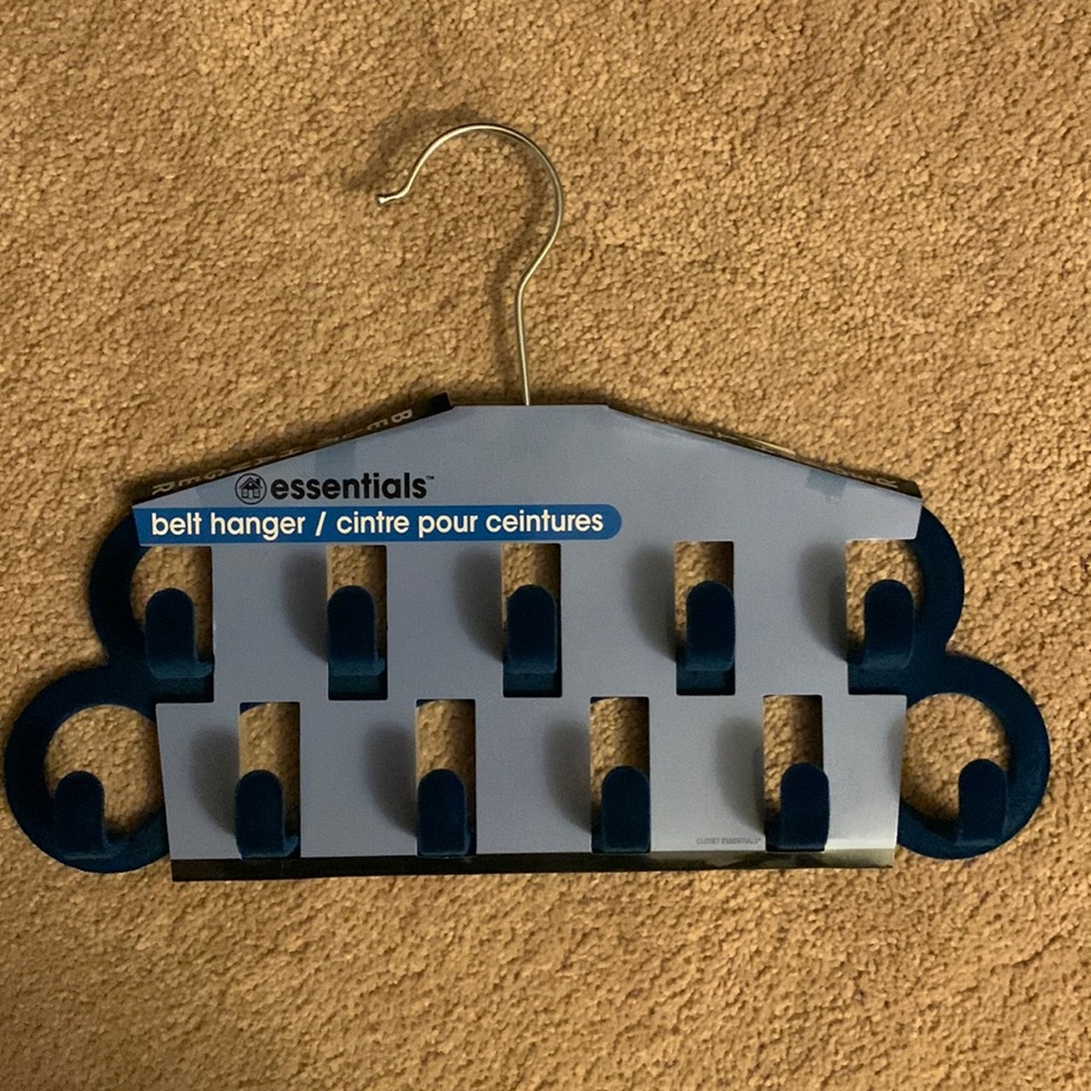 NWT Essential Blue Velvet Belt & Accessories Hanger